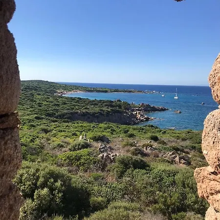 Accogliente Trilocale Con Terrazzo Vista Mare, Mirice - Vignola Mare *