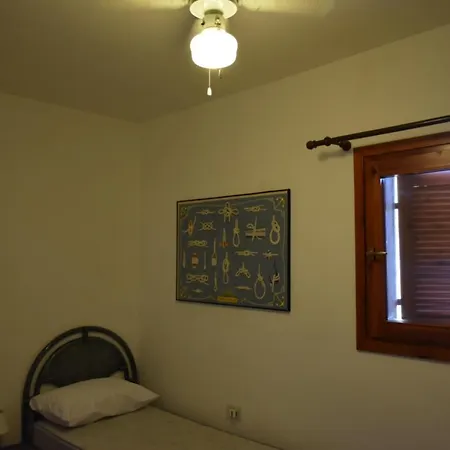 Apartment Accogliente Trilocale Con Terrazzo Vista Mare, Mirice - Vignola Mare