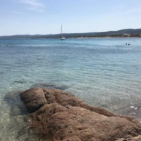Accogliente Trilocale Con Terrazzo Vista Mare, Mirice - Vignola Mare *