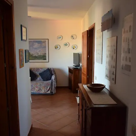 Accogliente Trilocale Con Terrazzo Vista Mare, Mirice - Vignola Mare *
