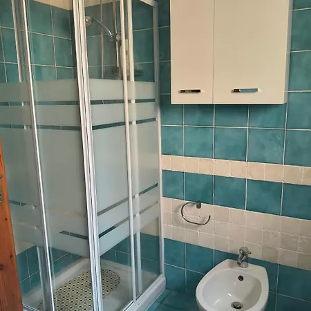 Accogliente Trilocale Con Terrazzo Vista Mare, Mirice - Vignola Mare Апартаменты Li Valcaggi