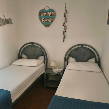 Accogliente Trilocale Con Terrazzo Vista Mare, Mirice - Vignola Mare