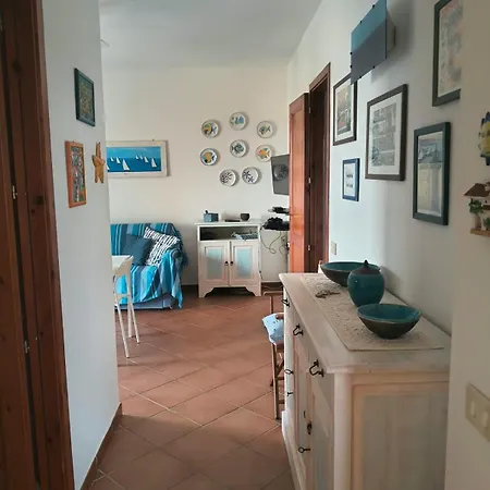 Апартаменты Accogliente Trilocale Con Terrazzo Vista Mare, Mirice - Vignola Mare