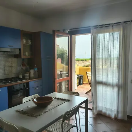 Accogliente Trilocale Con Terrazzo Vista Mare, Mirice - Vignola Mare Апартаменты *