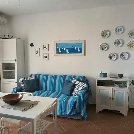 Accogliente Trilocale Con Terrazzo Vista Mare, Mirice - Vignola Mare דירה Li Valcaggi