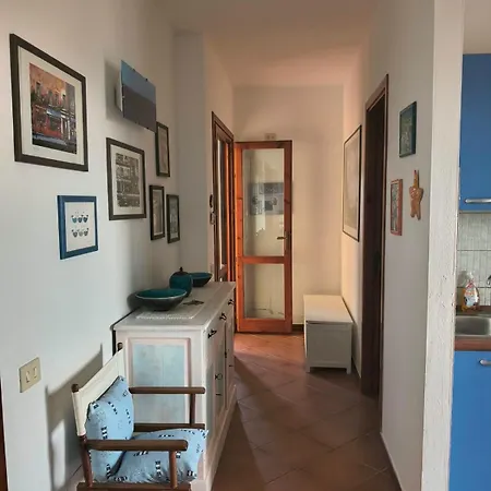 Апартаменты Accogliente Trilocale Con Terrazzo Vista Mare, Mirice - Vignola Mare Li Valcaggi