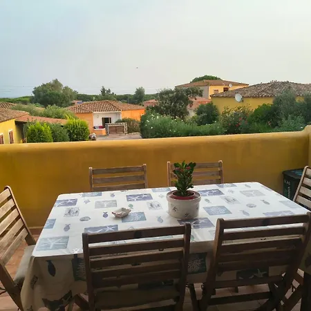 Accogliente Trilocale Con Terrazzo Vista Mare, Mirice - Vignola Mare *