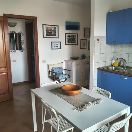 Accogliente Trilocale Con Terrazzo Vista Mare, Mirice - Vignola Mare